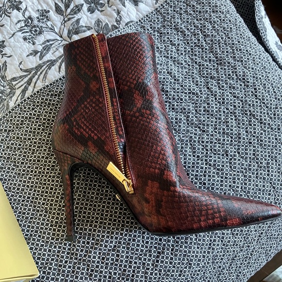 COPY - Michael Kors boots size 8 - Picture 2 of 3